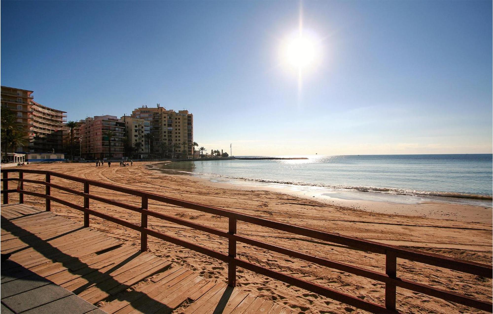 1 Bedroom Pet Friendly Apartment In Torrevieja Exterior foto