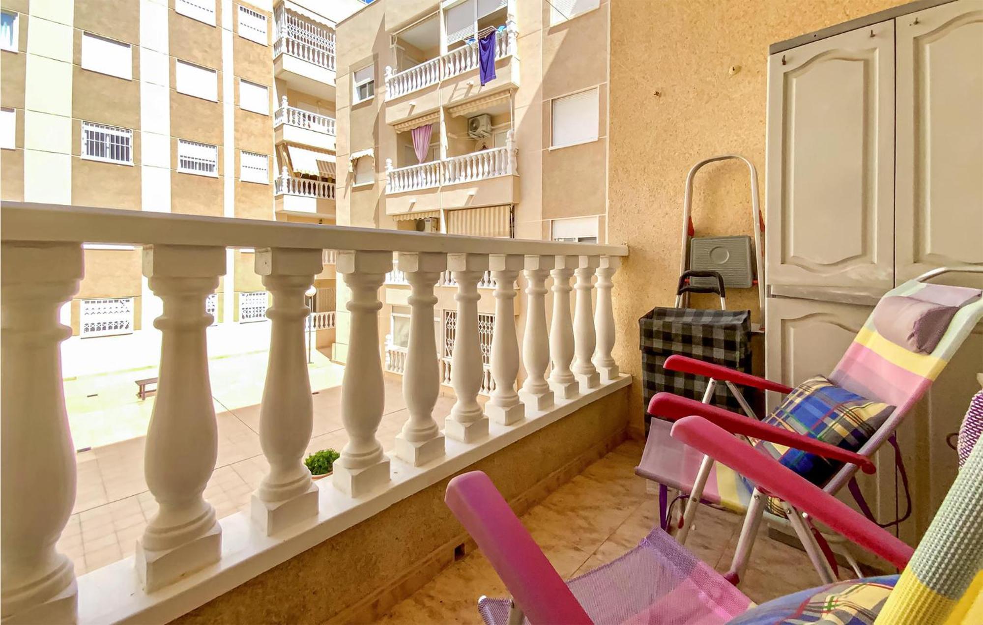 1 Bedroom Pet Friendly Apartment In Torrevieja Exterior foto
